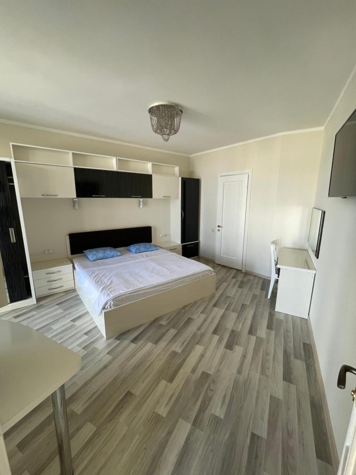 Sea View Apartment Batumi Bagian luar foto