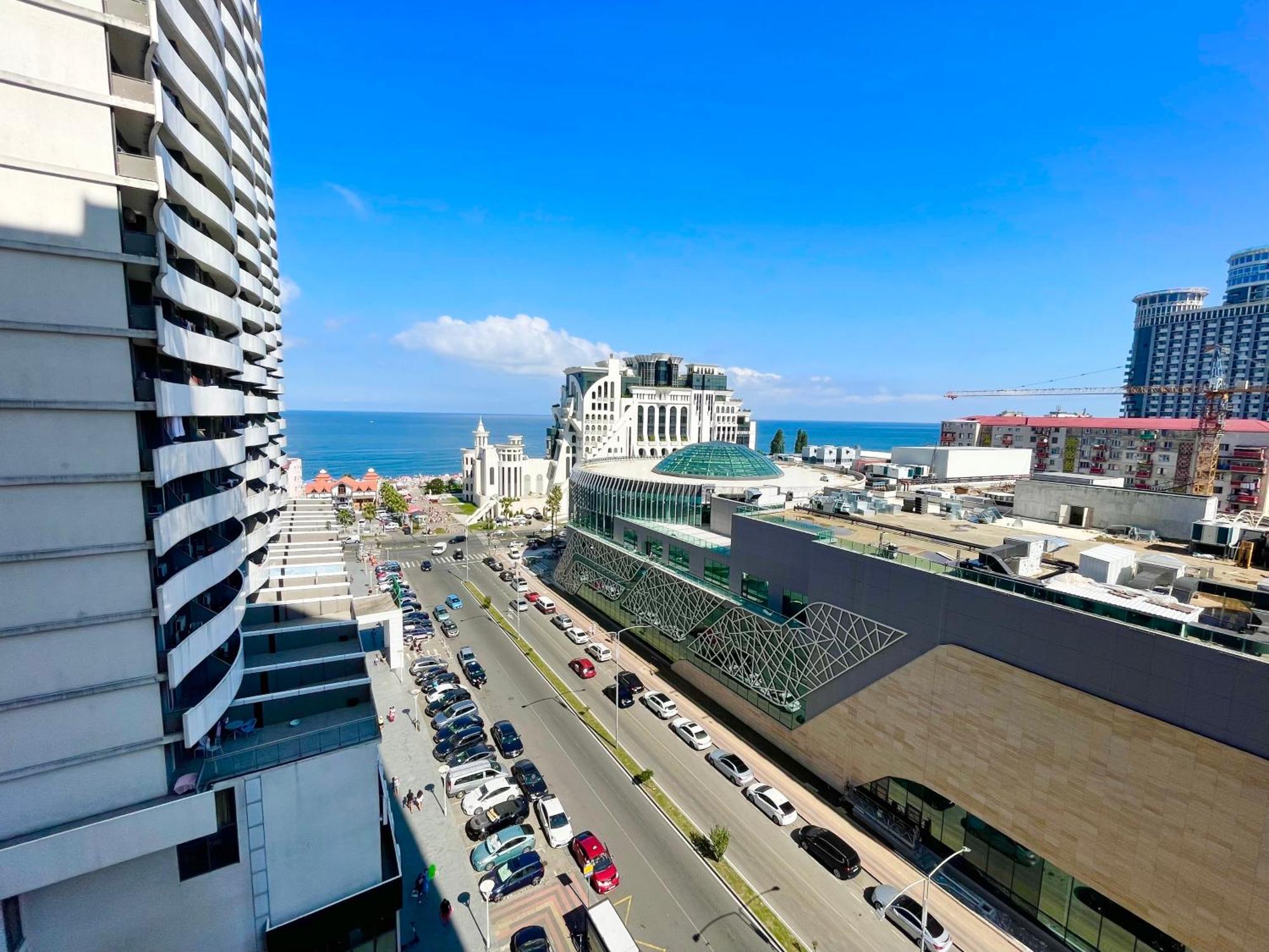 Sea View Apartment Batumi Bagian luar foto