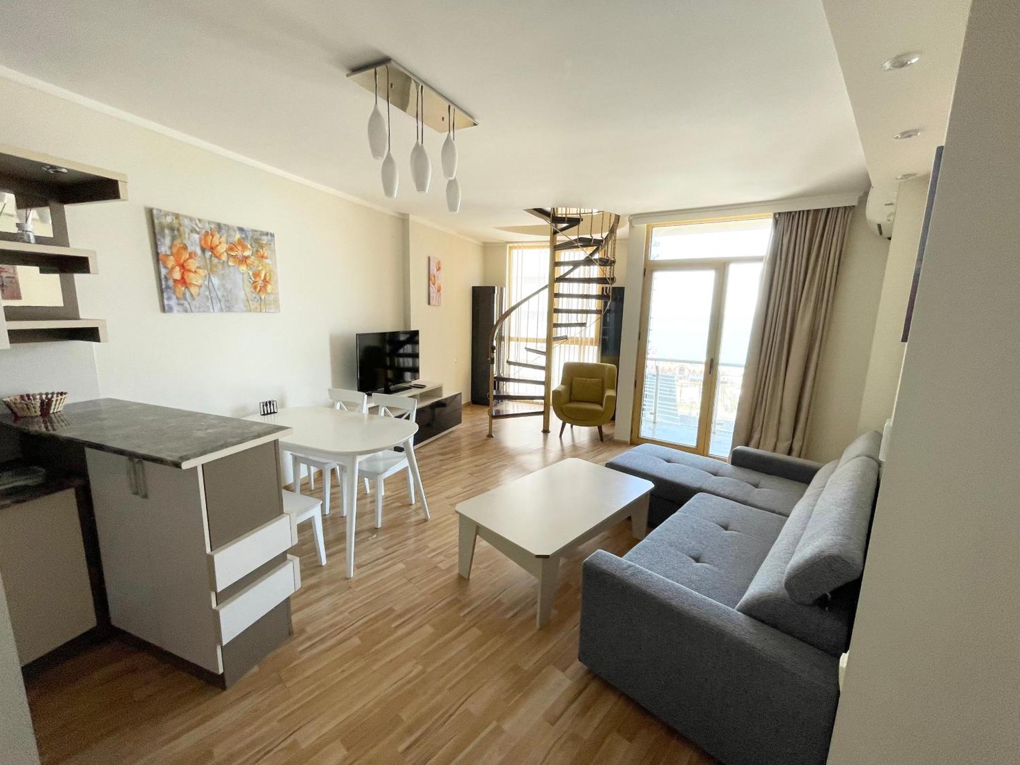 Sea View Apartment Batumi Bagian luar foto